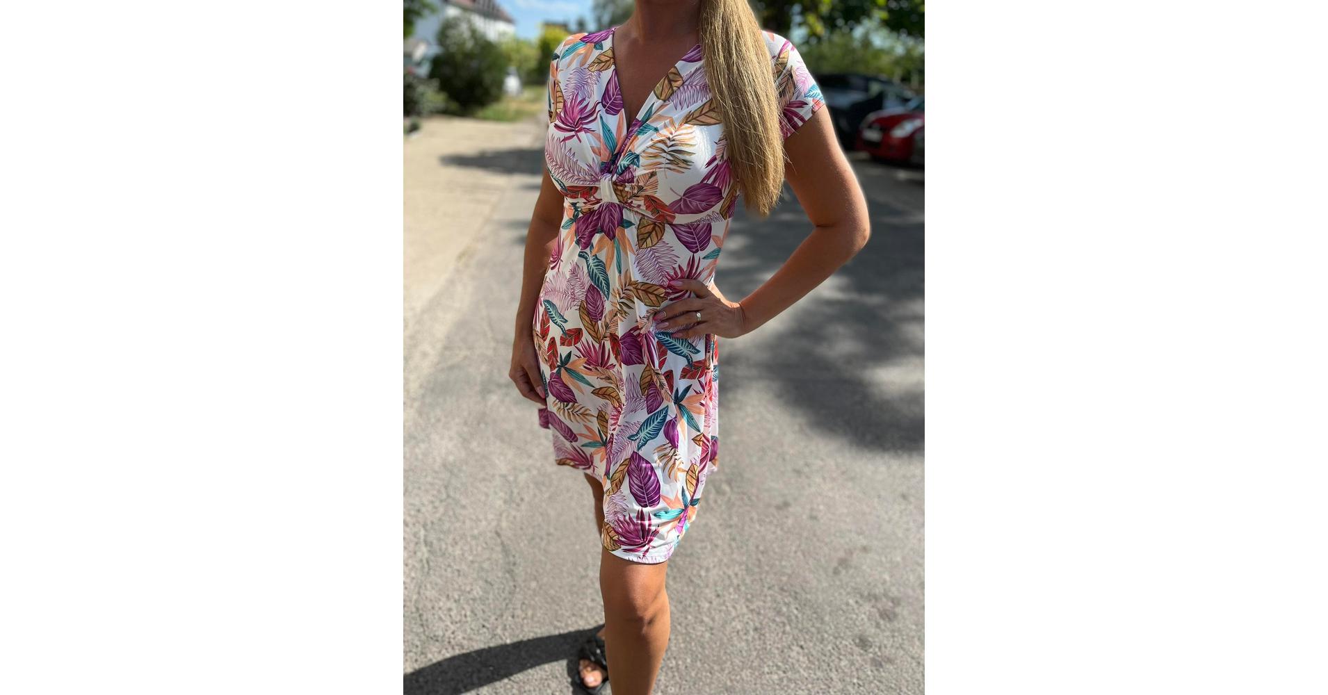 Könnyű nyári ruha Ruha