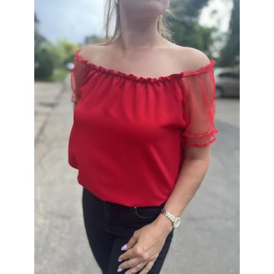 piros felső tüllel