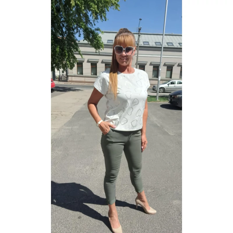 Khaki nyári nadrág övvel