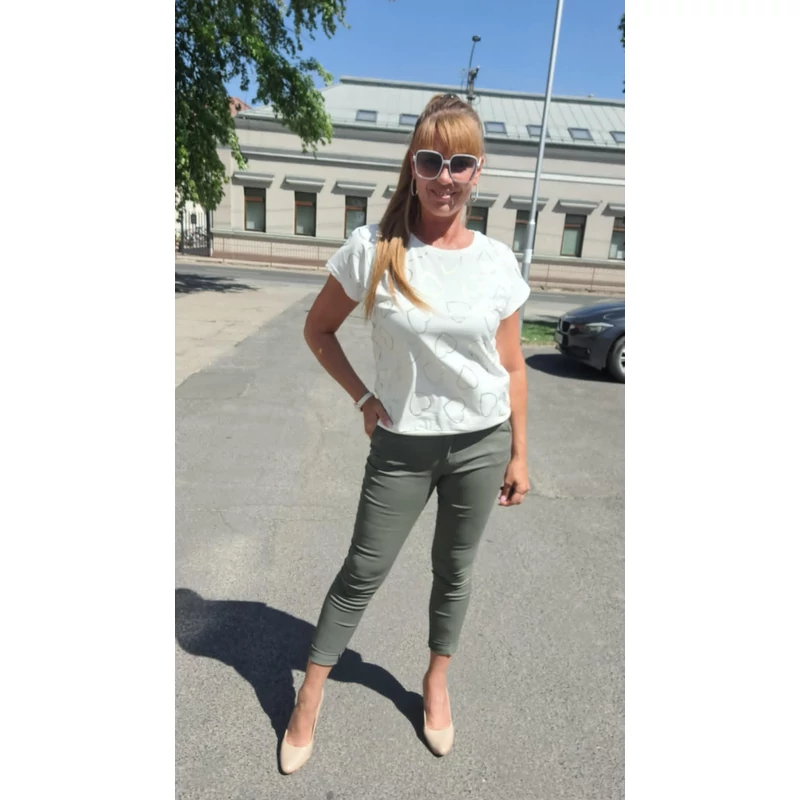 Khaki nyári nadrág övvel